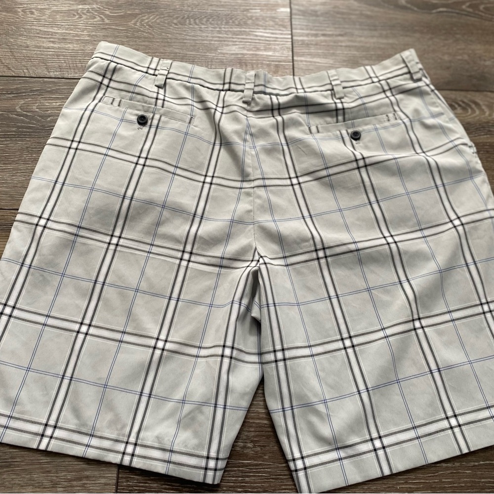 🌞3 for $15 Izod Gray Flat Front Shorts Casual Style - Picture 2 of 11